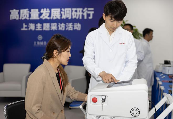 高质量发展调研行丨医生也是“发明家”看上海医疗智造“新势力”(图3) 高质量发展调研行丨医生也是“发明家”看上海医疗智造“新势力”(图3)