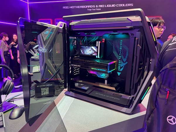 华硕主板新品亮相COMPUTEX 2024 新世纪AI竞装(图1) 华硕主板新品亮相COMPUTEX 2024 新世纪AI竞装(图1)