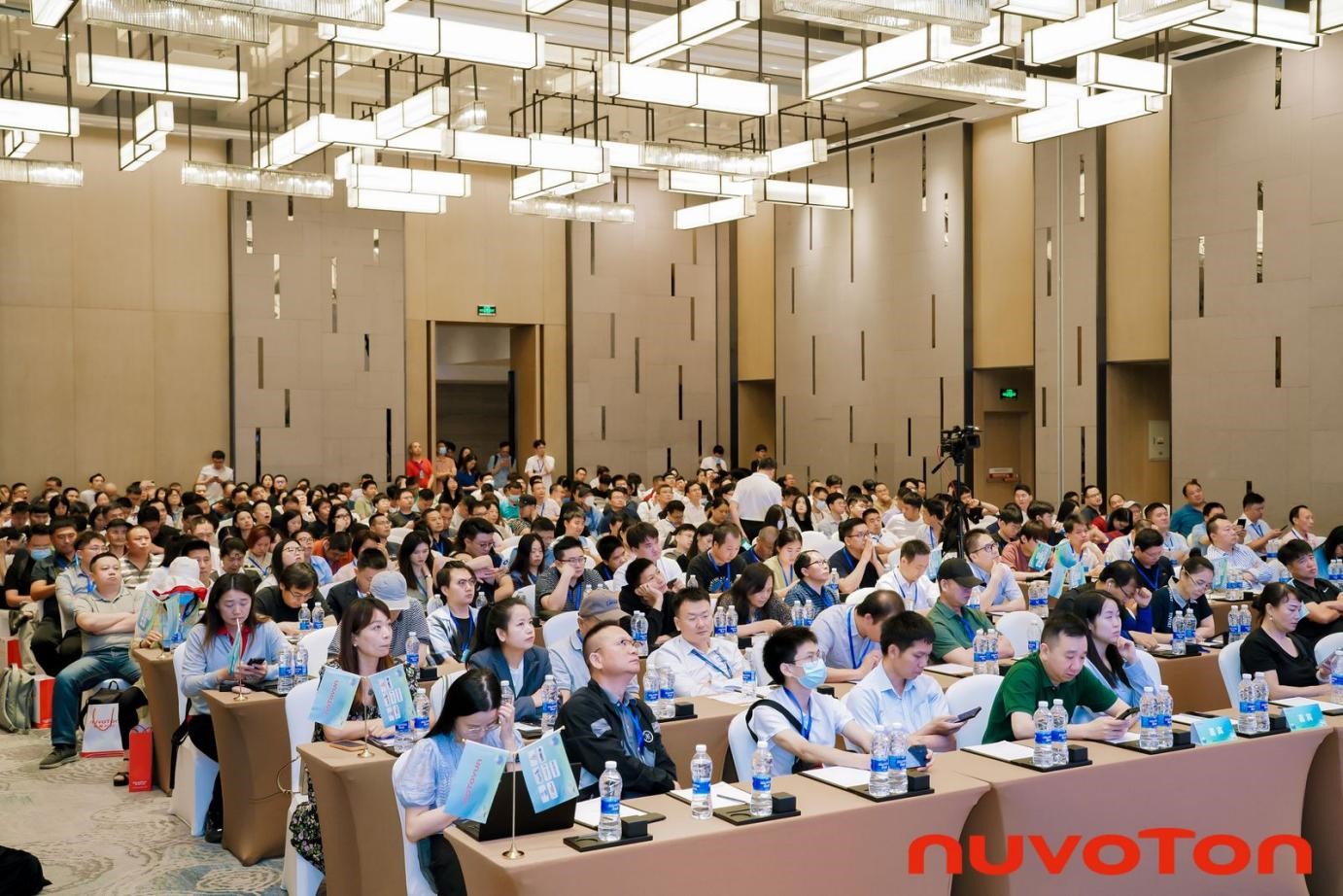 共塑智能未来:科技2024创新峰会点亮科技新篇章(图1) 共塑智能未来:科技2024创新峰会点亮科技新篇章(图1)