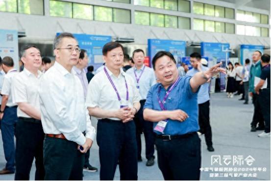 科技创新企业聚势 打造气象新质生产力——中国气象服务协会2024年会发布多项创新成果(图1) 科技创新企业聚势 打造气象新质生产力——中国气象服务协会2024年会发布多项创新成果(图1)