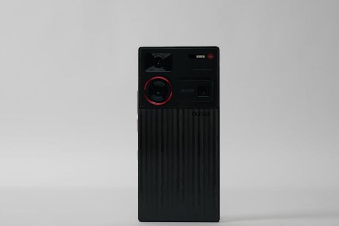 “芯片+影像+AI”完美融合 屏下影像旗舰努比亚Z60 Ultra领先版(图2) “芯片+影像+AI”完美融合 屏下影像旗舰努比亚Z60 Ultra领先版(图2)