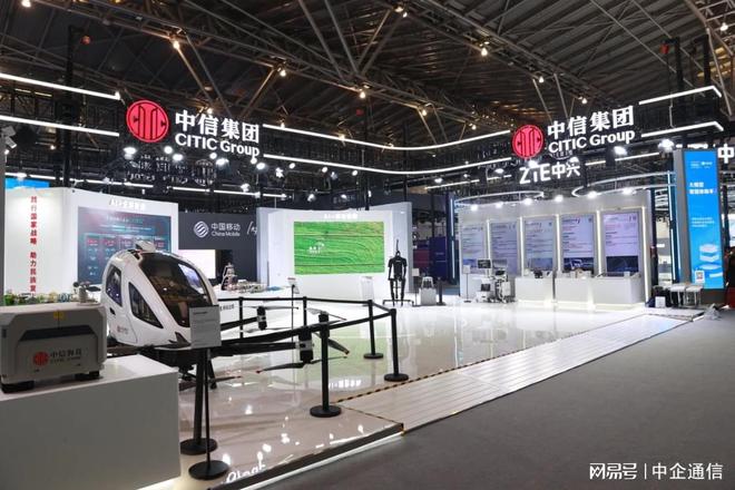 人民网|2024世界人工智能大会:从+AI到AI+新技术重塑千行百业(图6) 人民网|2024世界人工智能大会:从+AI到AI+新技术重塑千行百业(图6)